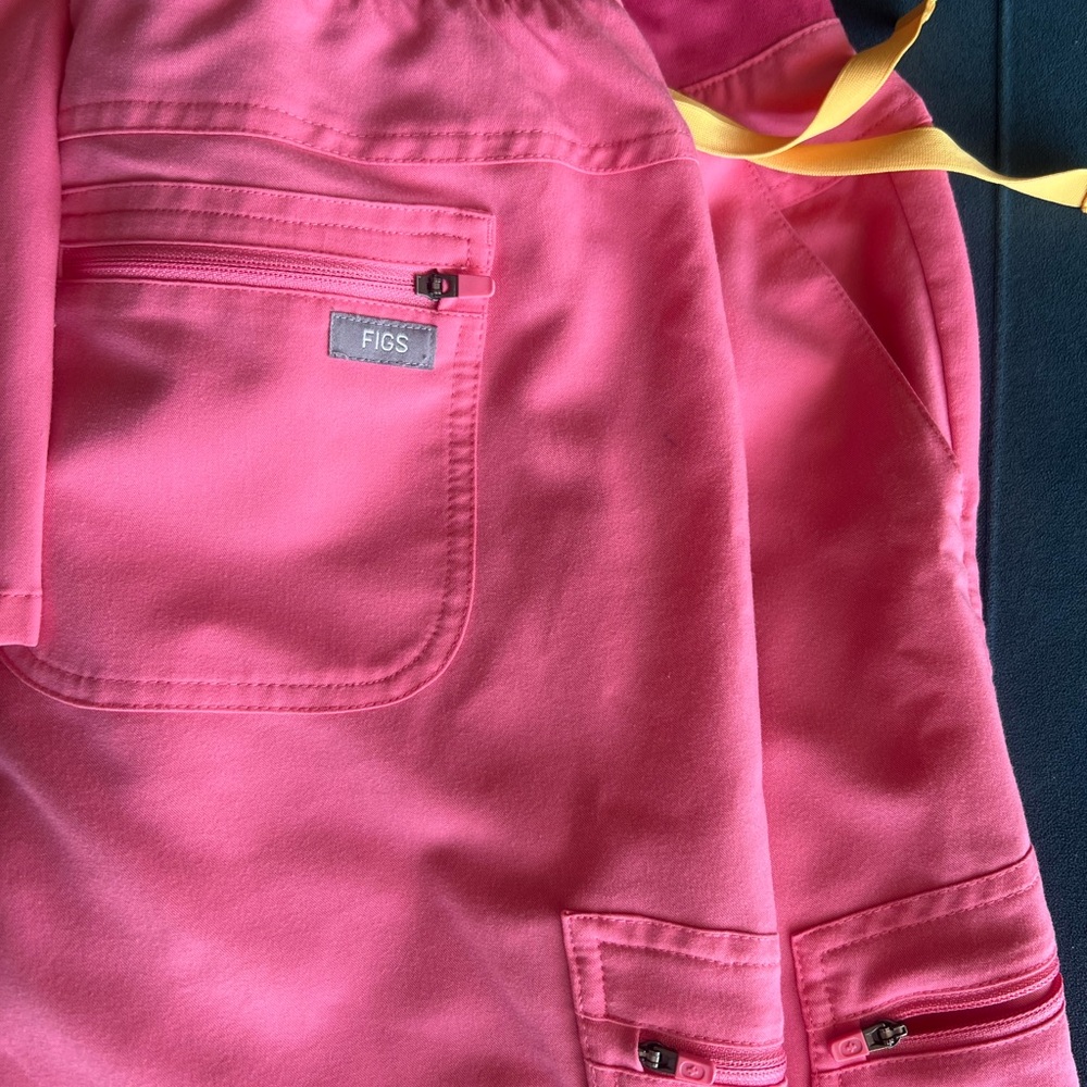 Figs Women's Pink Scrub Set - does have stains, please see pictures - Picture 3 of 6